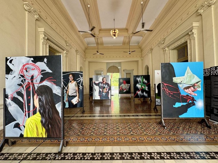 Chloé Saï Breil-Dupont: Ma peinture parle d’amour, de mémoire et de tendresse - ảnh 4