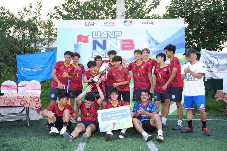 Tournoi de football UAVF–NNB 2025: le sport au service de l’amitié entre la France, le Vietnam et l’Europe - ảnh 5