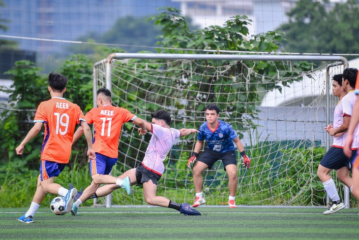 Tournoi de football UAVF–NNB 2025: le sport au service de l’amitié entre la France, le Vietnam et l’Europe - ảnh 3