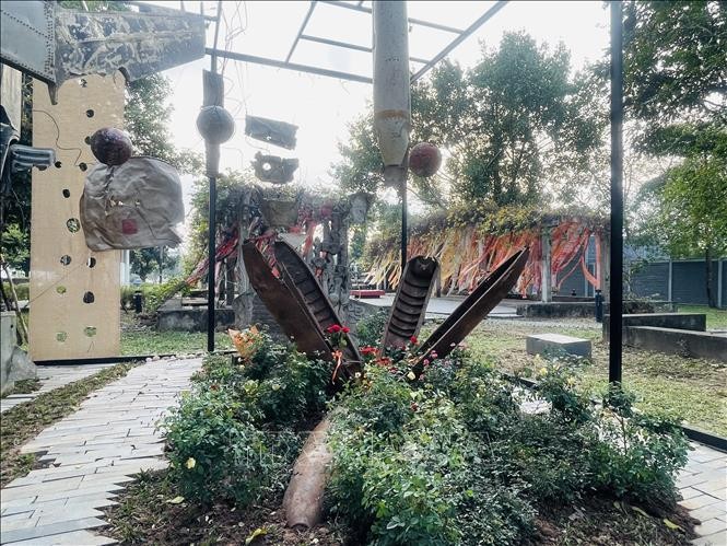 Faire réveiller la mémoire de guerre par le langage de l’installation contemporaine - ảnh 1