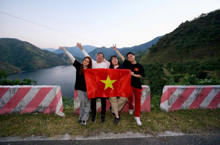 «Phấp phới Việt Nam»: des drapeaux pour raviver la fierté nationale - ảnh 1