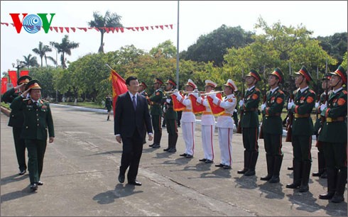 ท่านเจืองเติ๊นซาง ประธานประเทศเข้าร่วมพิธีฉลองครบรอบ 70 ปีการก่อตั้งโรงเรียนทหารบกหมายเลข 1 - ảnh 1