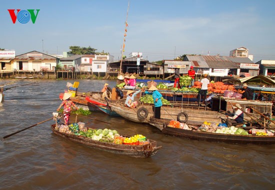 เที่ยวตลาดน้ำก๊ายรังในจังหวัดเกิ่นเธอ - ảnh 1