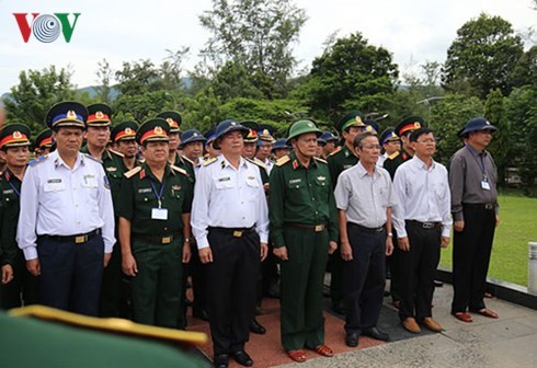 คณะปฏิบัติงานของกระทรวงกลาโหมเยือนอำเภอเกาะกงดอ - ảnh 1