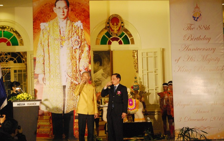 งานเฉลิมพระชนมพรรษาพระบาทสมเด็จพระเจ้าอยู่หัวครบ 88 พรรษา - ảnh 6