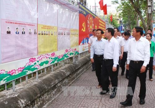 สภาการเลือกตั้งแห่งชาติตรวจสอบการเตรียมจัดการเลือกตั้งในท้องถิ่นต่างๆ - ảnh 1