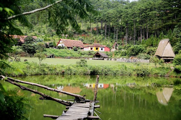 เยือนหมู่บ้านกู่เหลิ่นที่เมืองดาลัด - ảnh 1