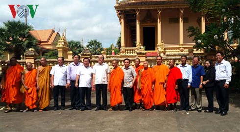 ประธานแนวร่วมปิตุภูมิเหงียนเถียนเญินอวยพรปีใหม่ชาวเขมร - ảnh 1