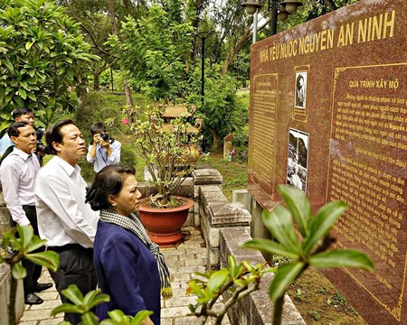 กิจกรรมรำลึกครบรอบ 70 ปีวันทหารทุพพลภาพและพลีชีพเพื่อชาติ 27 กรกฎาคม - ảnh 2