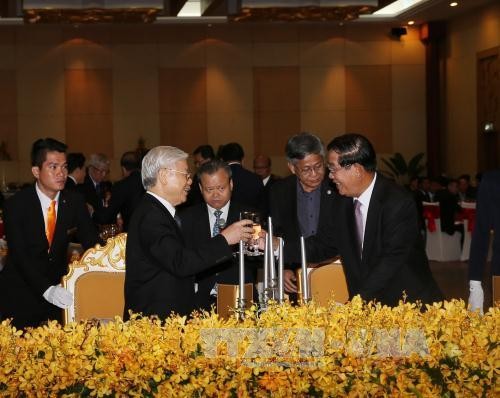 ส่งเสริมความสามัคคีมิตรภาพที่มีมาช้านานและความร่วมมือในทุกด้านระหว่างเวียดนามกับกัมพูชา - ảnh 1