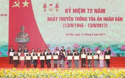 รองประธานประเทศดั๋งถิหงอกถิงเข้าร่วมพิธีฉลองครบรอบ 72 ปีวันก่อตั้งศาลประชาชน - ảnh 1