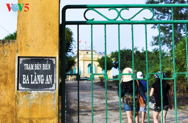 ชมปากปล่องภูเขาไฟโบราณริมฝั่งทะเลบาหล่างอาน จังหวัดกว๋างหงาย - ảnh 2