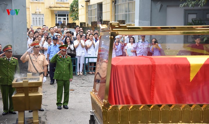 รัฐพิธีศพประธานประเทศเจิ่นด่ายกวาง - ảnh 15