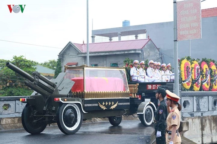 รัฐพิธีศพประธานประเทศเจิ่นด่ายกวาง - ảnh 22