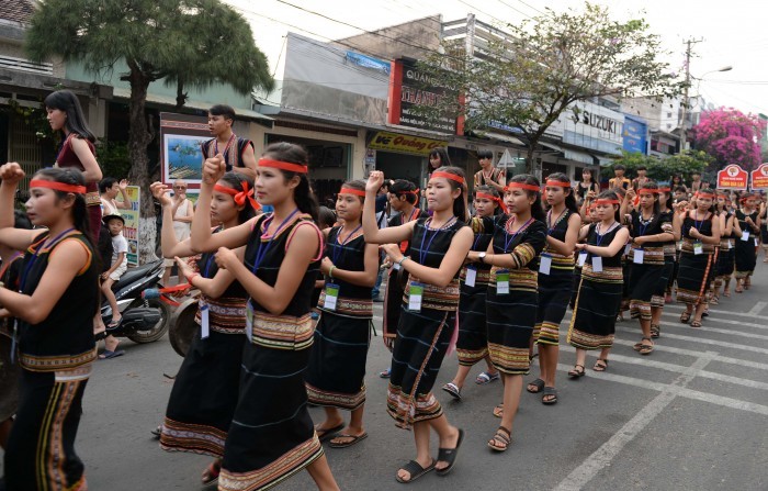 ศิลปิน 700 คนเข้าร่วมสัปดาห์วัฒนธรรม – การท่องเที่ยวจังหวัดกอนตุม - ảnh 1