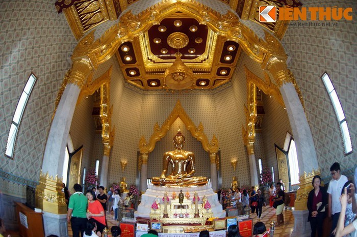 เยือนวัดไตรมิตรวิทยารามที่มีชื่อเสียงในประเทศไทย - ảnh 2