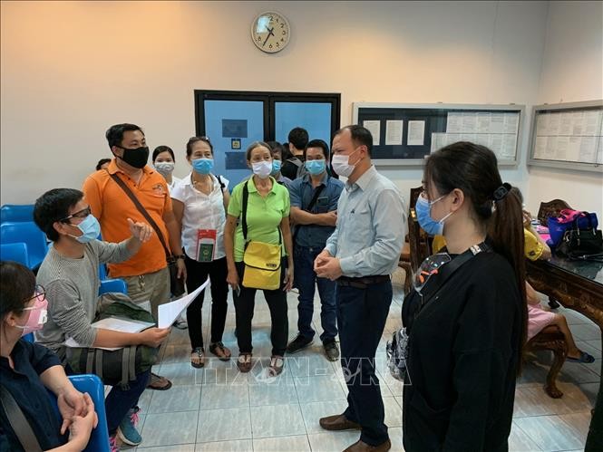 สถานทูตเวียดนามในหลายประเทศเรียกร้องให้พลเมืองเวียดนามไม่กลับประเทศเพื่อหลีกเลี่ยงการระบาด - ảnh 1