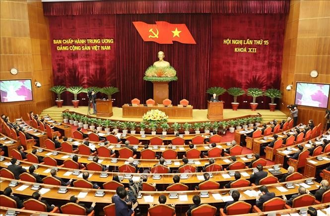 การประชุมสมัชชาใหญ่พรรคสมัยที่ 13 เลือกผู้ที่มีคุณสมบัติเพรียบพร้อมเข้าดำรงตำแหน่งสำคัญๆ - ảnh 1