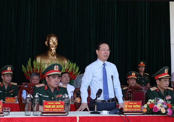 ประธานประเทศ หวอวันเถือง ลงพื้นที่ตรวจสอบความพร้อมในการต่อสู้ของกองทัพภาคที่ 2 - ảnh 1