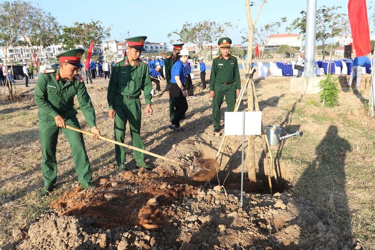 จังหวัดนิงถวนเปิดการรณรงค์ปลูกต้นไม้ในช่วงตรุษเต๊ตปีมะโรง 2024 - ảnh 1