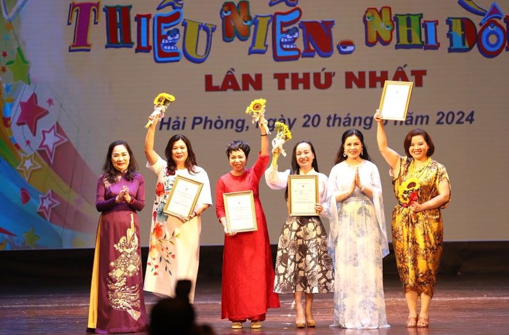 ปิดงานมหกรรมละครเวทีทั่วประเทศสำหรับยุวชนและเด็ก - ảnh 1