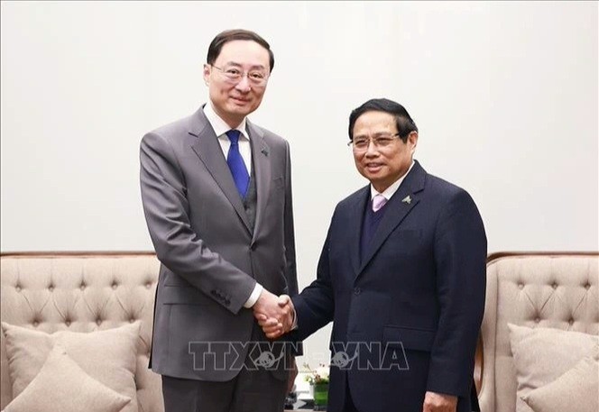 นายกรัฐมนตรี ฝ่ามมิงชิ้ง ให้การต้อนรับรัฐมนตรีช่วยต่างประเทศจีน - ảnh 1