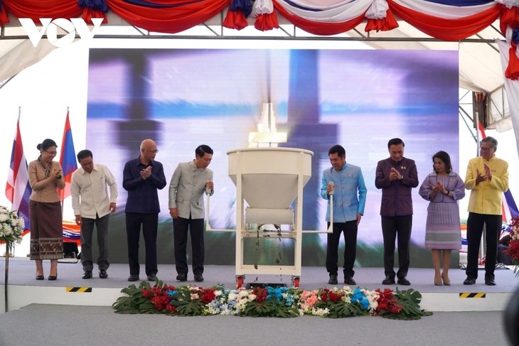 ลาวและไทยจัดพิธีเปิดใช้สะพานมิตรภาพข้ามแม่น้ำโขงแห่งที่ 5 - ảnh 1