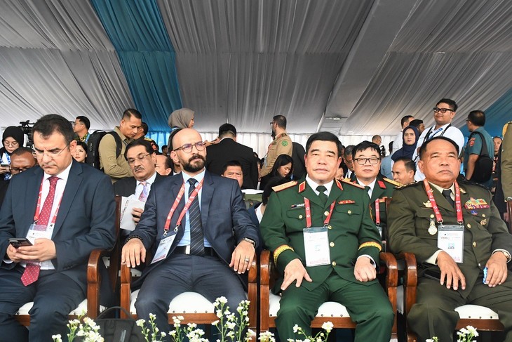 เวียดนามเข้าร่วมงานนิทรรศการและฟอรั่มกลาโหมอินโดนีเซียครั้งที่ 10 - ảnh 1