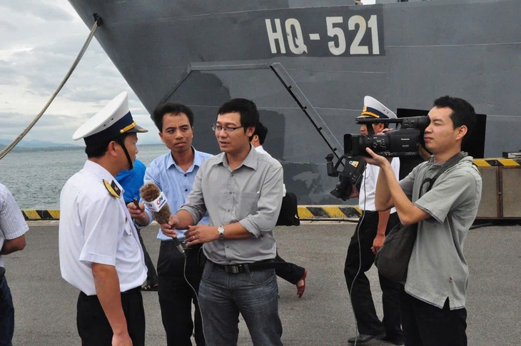 นักข่าวกับความรักต่อหมู่เกาะเจื่องซา - ảnh 3