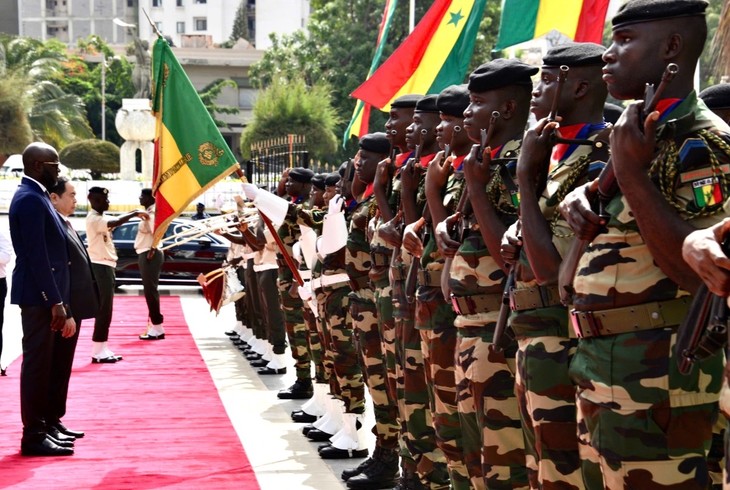 เซเนกัลจัดพิธีต้อนรับประธานสภาแห่งชาติ เจิ่นแทงเหมิน - ảnh 1