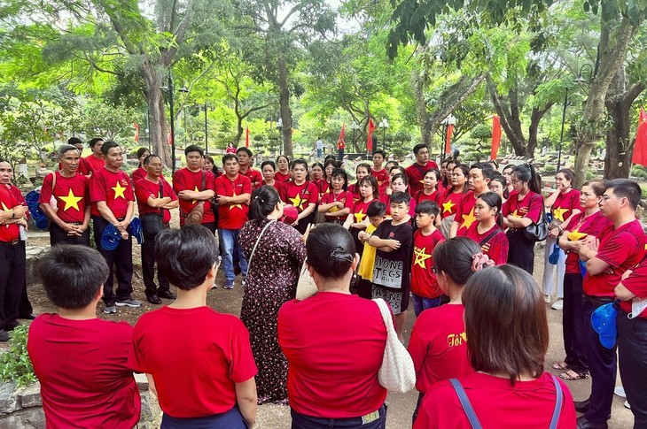 ช่วงเดือนกรกฎาคมที่สุสานห่างเยืองในเกาะโกนด๋าว - ảnh 2