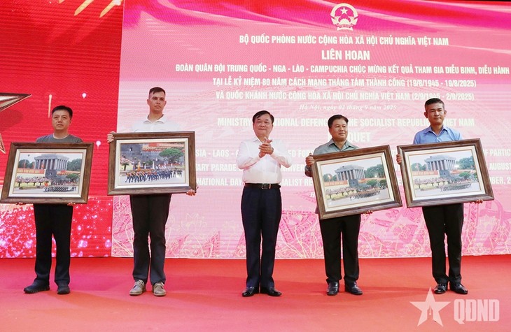 งานเลี้ยงแด่ทีมทหารประเทศต่างๆ ที่เข้าร่วมขบวนพาเหรดฉลองครบรอบ 80 ปีวันชาติเวียดนาม - ảnh 1