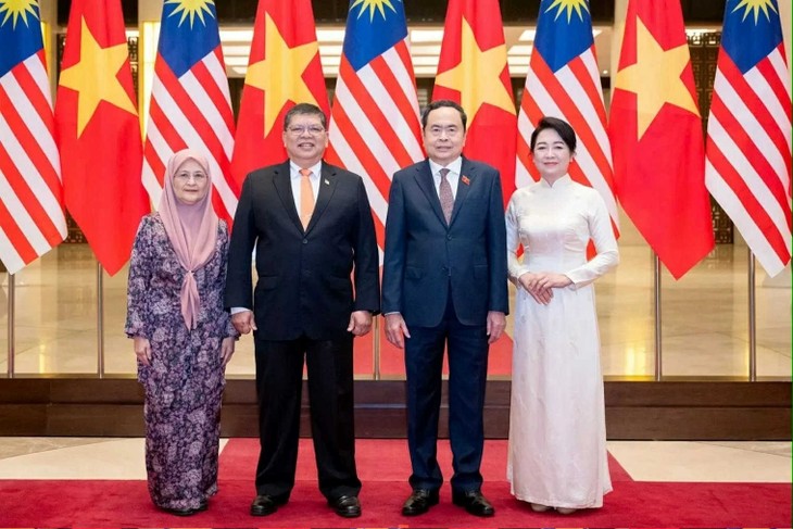 สภาแห่งชาติเวียดนามเดินพร้อมกับรัฐสภาอาเซียนในการสร้างสรรค์ภูมิภาคที่พัฒนาครอบคลุมและยั่งยืน - ảnh 2