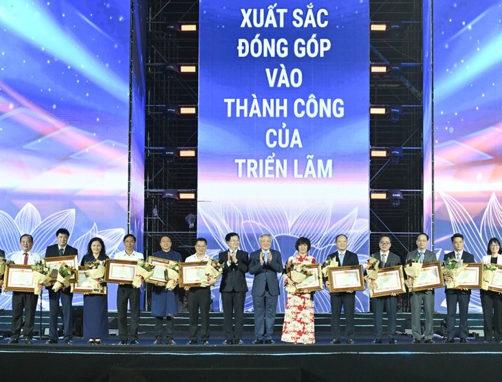 ปิดงานนิทรรศการผลสำเร็จของประเทศ “80 ปี เส้นทางแห่งเอกราช - เสรีภาพ – ความสุข” - ảnh 3