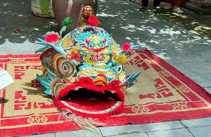 นาย แกนวินเวือง – ชาวเวียดนามโพ้นทะเลที่มุ่งมั่นตั้งใจฟื้นฟูการทำหัวสิงโตโบราณ - ảnh 2