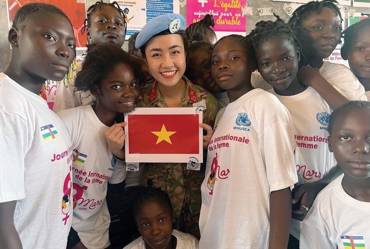 “ดอกกุหลาบเหล็ก” แห่งกองทัพ - ảnh 4