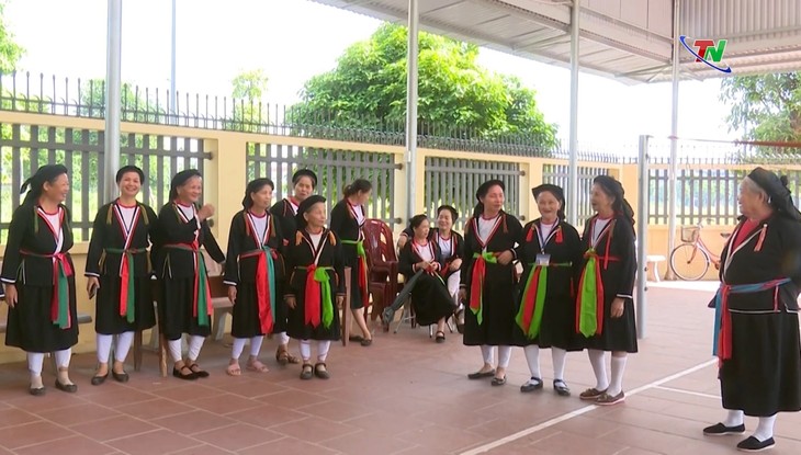 สโมสรวัฒนธรรมมีส่วนร่วมอนุรักษ์วัฒนธรรมพื้นเมืองของประชาชาติ - ảnh 1