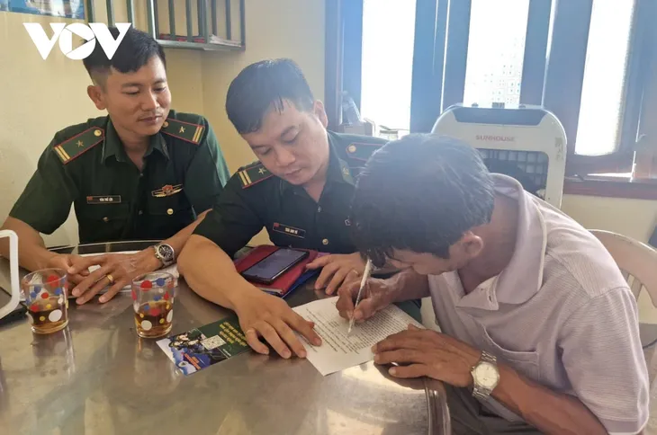 กองทัพเวียดนามร่วมแก้ไขปัญหา IUU รักษาอธิปไตยและพัฒนาอาชีพประมงเวียดนามอย่างยั่งยืน - ảnh 6