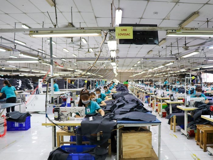 Vietnam economy fastest-growing in Southeast Asia despite COVID-19  - ảnh 1