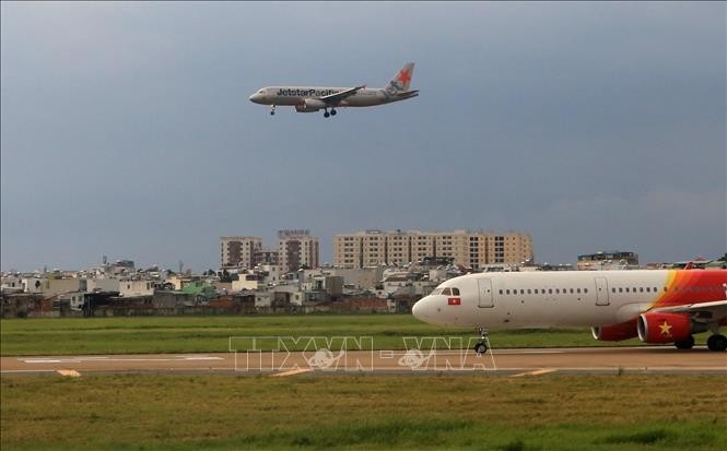 Vietnam resumes international flights - ảnh 1