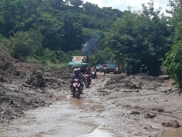 Central provinces warned of dangerous weather - ảnh 1