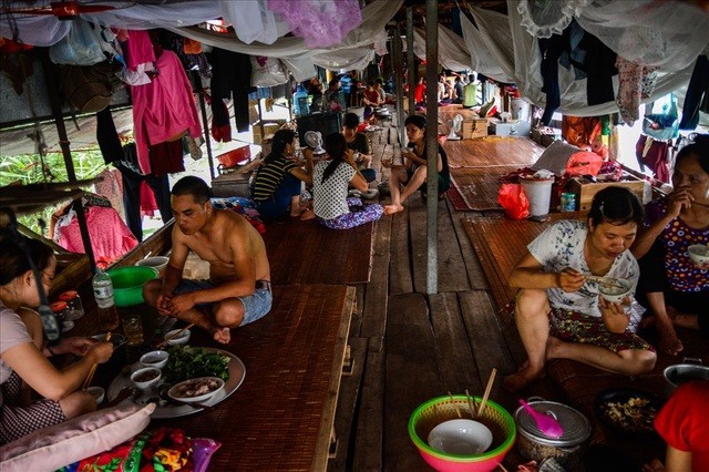 Life on Hanoi's floating guesthouse - ảnh 10