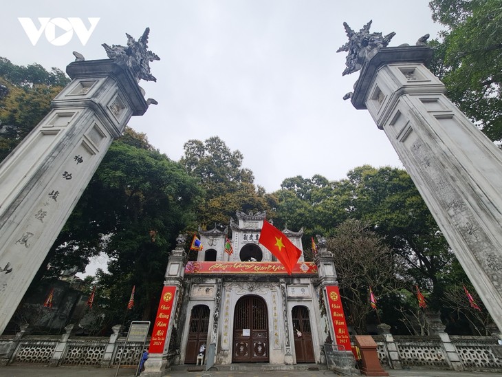 Temples, pagodas in Hanoi close during the COVID-19 pandemic - ảnh 15