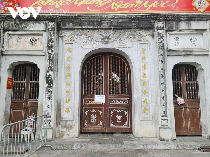 Temples, pagodas in Hanoi close during the COVID-19 pandemic - ảnh 16