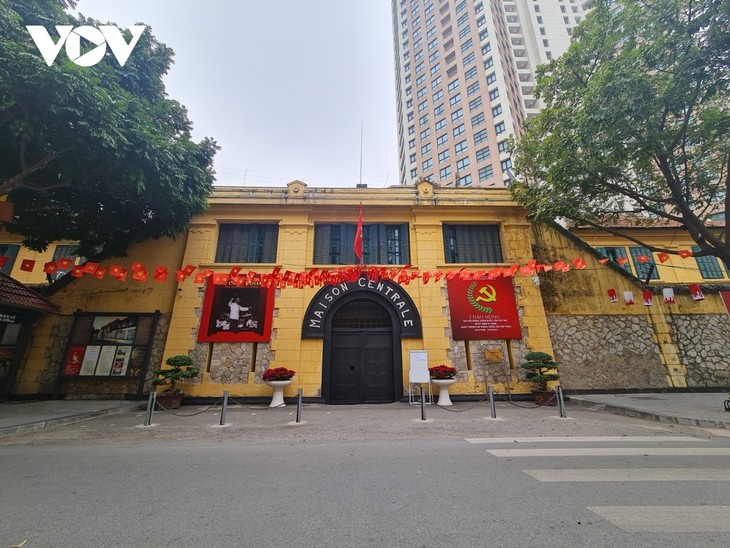 Temples, pagodas in Hanoi close during the COVID-19 pandemic - ảnh 17