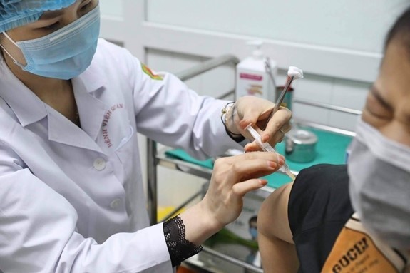 Vietnam's COVID-19 vaccine concludes phase 2 of human trials, proves immunogenic - ảnh 1