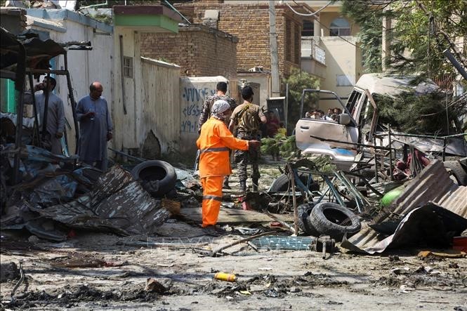 Car bomb blast hits district police station in Afghanistan - ảnh 1