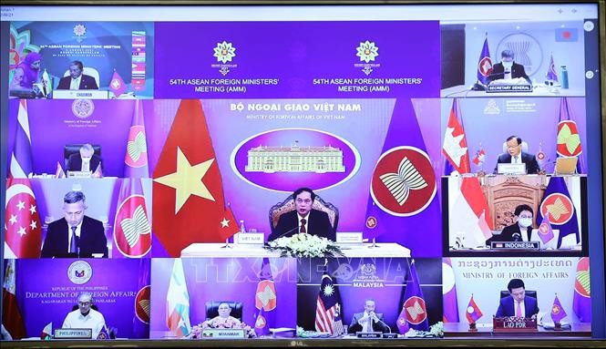 ASEAN desires peaceful resolution of East Sea disputes based on international law - ảnh 1