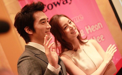 Những chia sẻ thú vị của Song Seung Heon – Kim Tae Hee  - ảnh 1