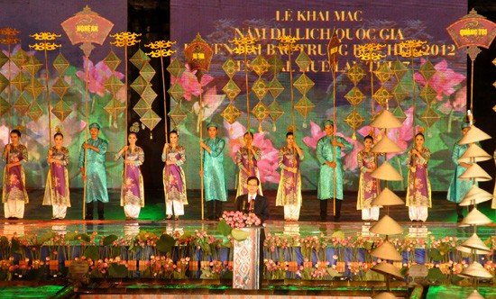  Rực rỡ đêm khai mạc Festival Huế 2012  - ảnh 1